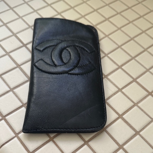 CHANEL Accessories - CHANEL Black Quilted Leather Card Sleeve with CC Logo